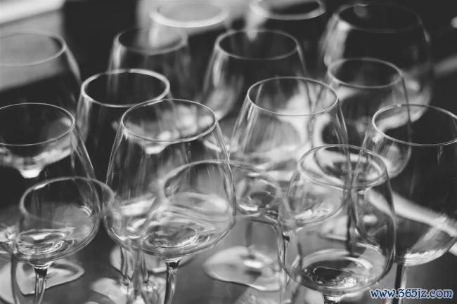 白酒公司高管集体大降薪，白酒企业这是怎么了？